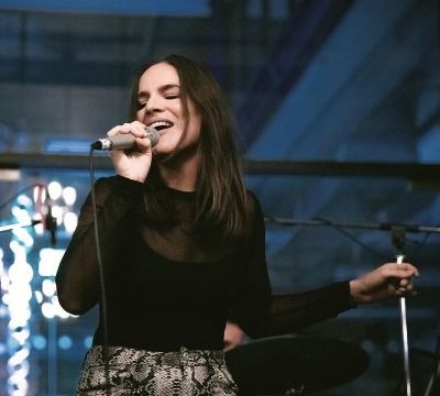 Picture of Brooke Palsson during her stage performance in Christmas